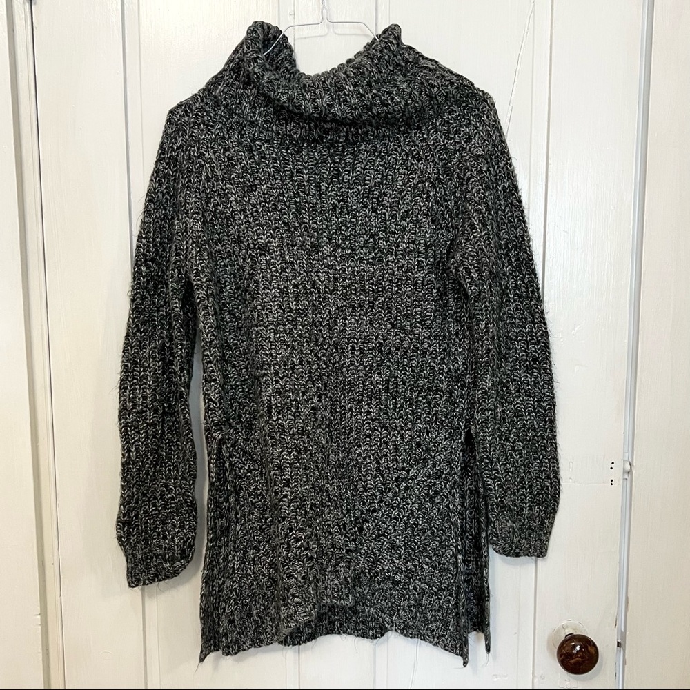 Chunky Knit Gray Sweater in Size Small
